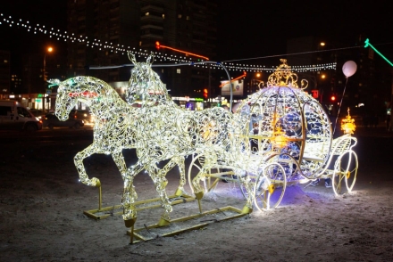 Световая фигура Королевская карета и 2 королевских коня 02/041