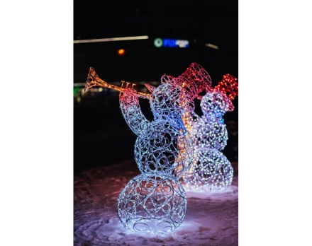 Световая фигура Снеговик-музыкант sn002 (инструмент на выбор)