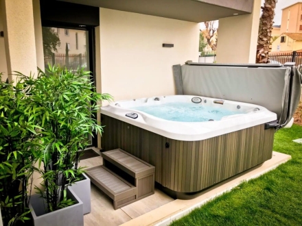 Спа-бассейн Jacuzzi J-335