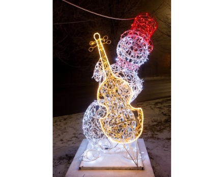 Световая фигура Снеговик-музыкант sn004 (инструмент на выбор)