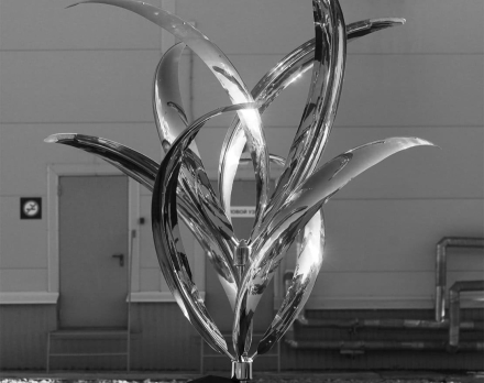 Скульптура из нержавеющей стали Ирис Увеличенный размер