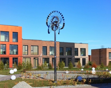 Скульптура из нержавеющей стали Бриз Малый размер, трубчатое основание из нержавеющей стали