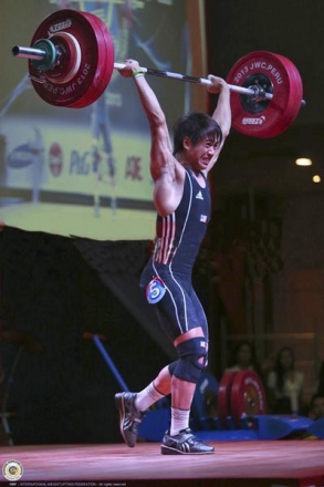 Штанга женская DHS Olympic 135 кг. для соревнований, аттестованная IWF