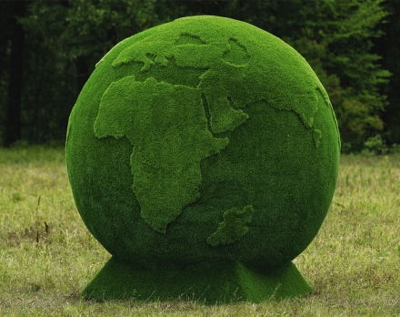 Топиари Земной шар (на подиуме), d=220см - газон Eco + Premium