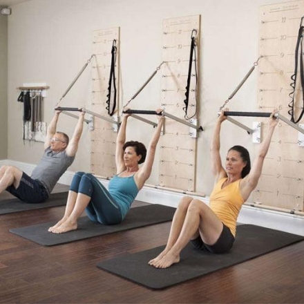 Настенный модуль в комплекте с выступающей перекладиной Balanced Body Springboard