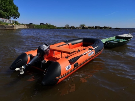 Boatsman НДНД лодка BT380A