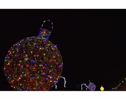 Светящаяся фигура Ёлочная игрушка на раме (диаметр 1 м)