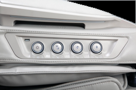 Массажное кресло с искусственным интеллектом Skyliner 3, черно-белое