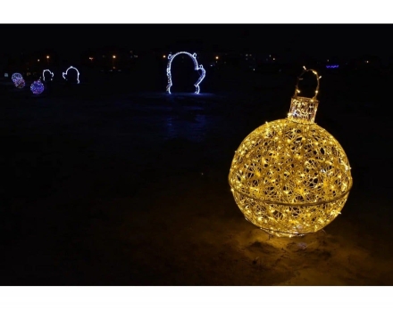 Светящаяся фигура Ёлочная игрушка на раме (диаметр 0,5 м)