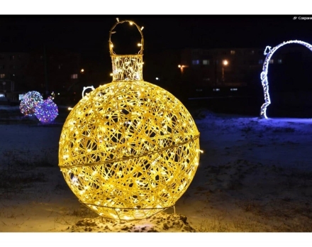 Светящаяся фигура Ёлочная игрушка на раме (диаметр 1,1 м)