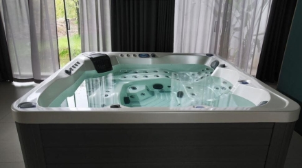 Гидромассажный СПА бассейн Joyee SPA Seattle 210х210х83 см
