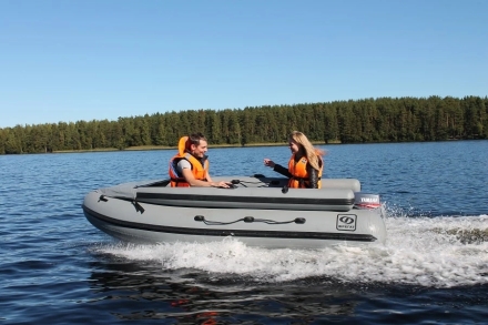 Моторная лодка ПВХ Фрегат 390 F с фальшбортом Серый