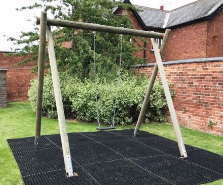Качели одинарные